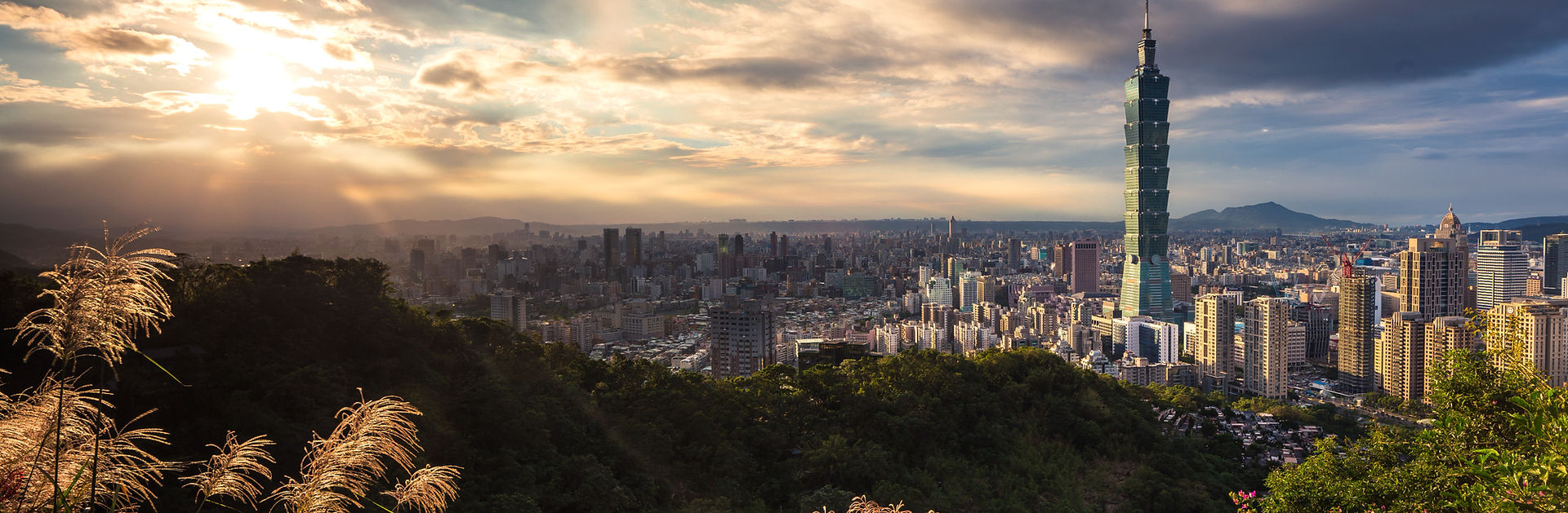 Sunset over Taipei City_edited.jpg